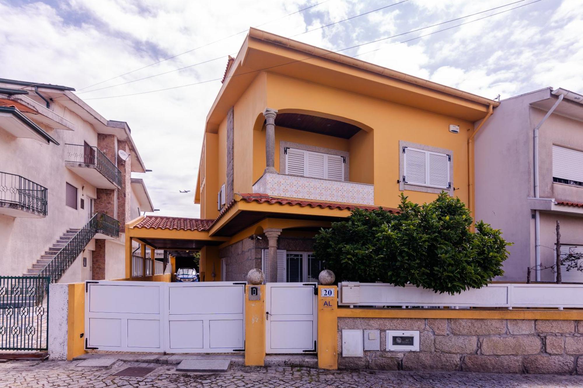 Perafita Yellow House - Ecohost エクステリア 写真